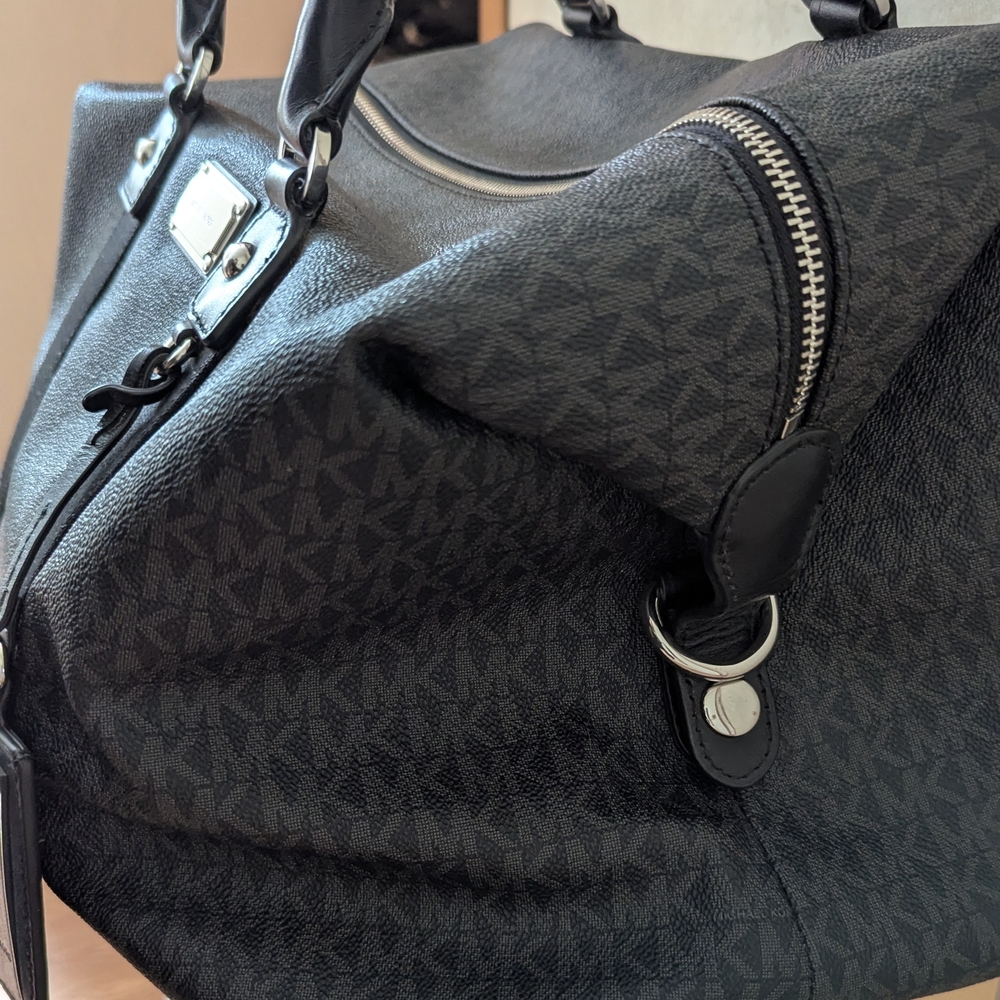 Michael Kors Hudson Logo Black Weekender Bag - Picture 4 of 16